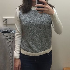 👌3/$12👌 GAP Grey and White Sweater